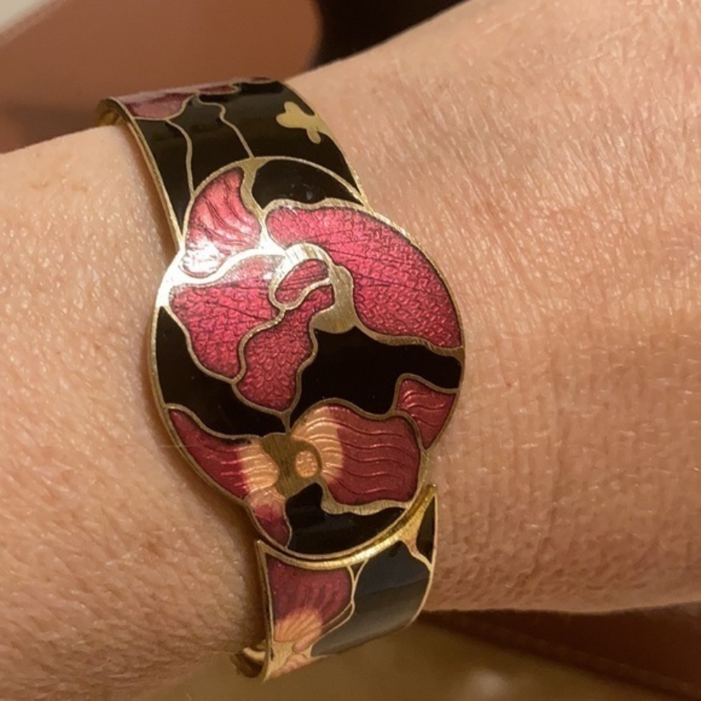 cloisonné hinged bangle w: black/raspberry/pale butterscotch floral colors